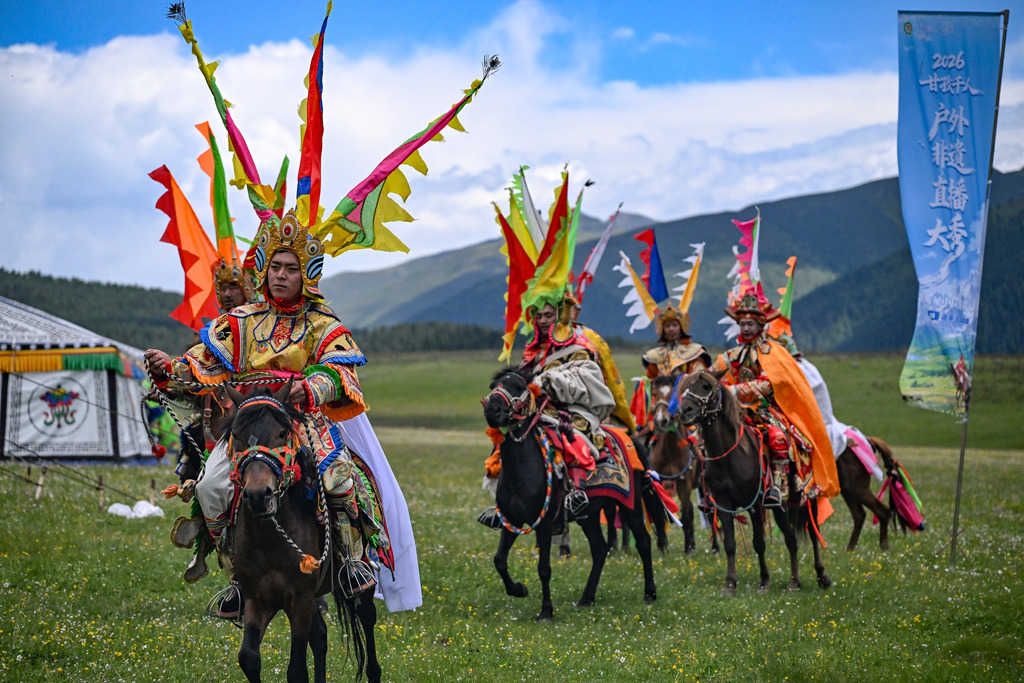 An outdoor gala showcasing performances of intangible cultural heritage is staged on the Yuke Grassland in Daofu County, Ganzi Tibetan Autonomous Prefecture, Sichuan Province, July 23, 2026. /VCG 