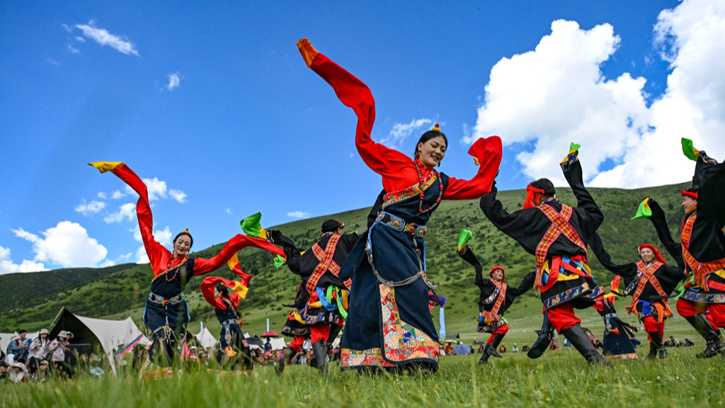 Live intangible cultural heritage show at Yuke Grassland, Sichuan
