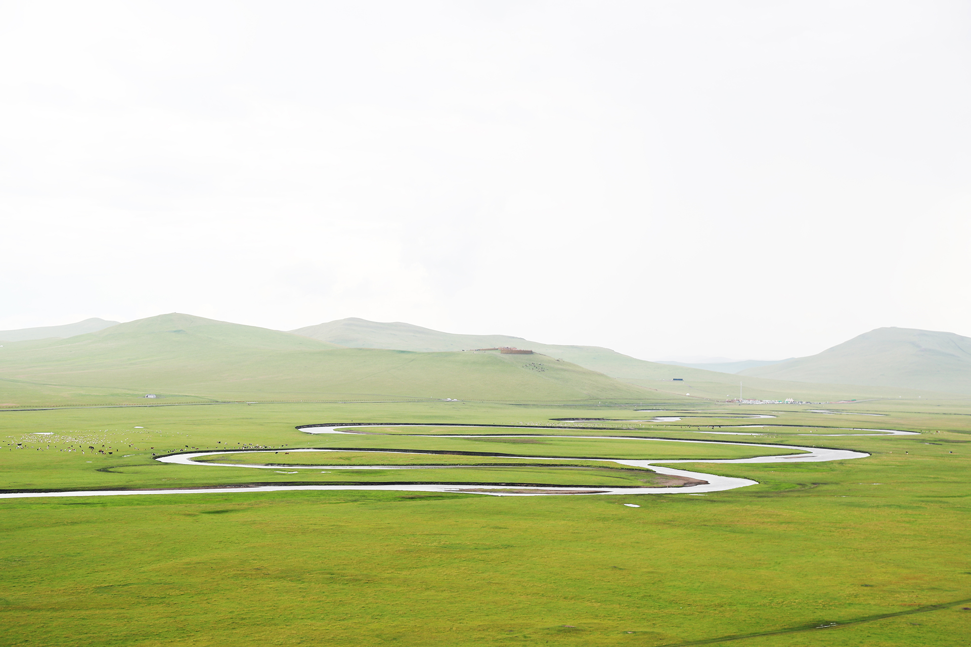 A view of the Morgele River on the Hulunbuir Grasslands in Inner Mongolia. /CGTN