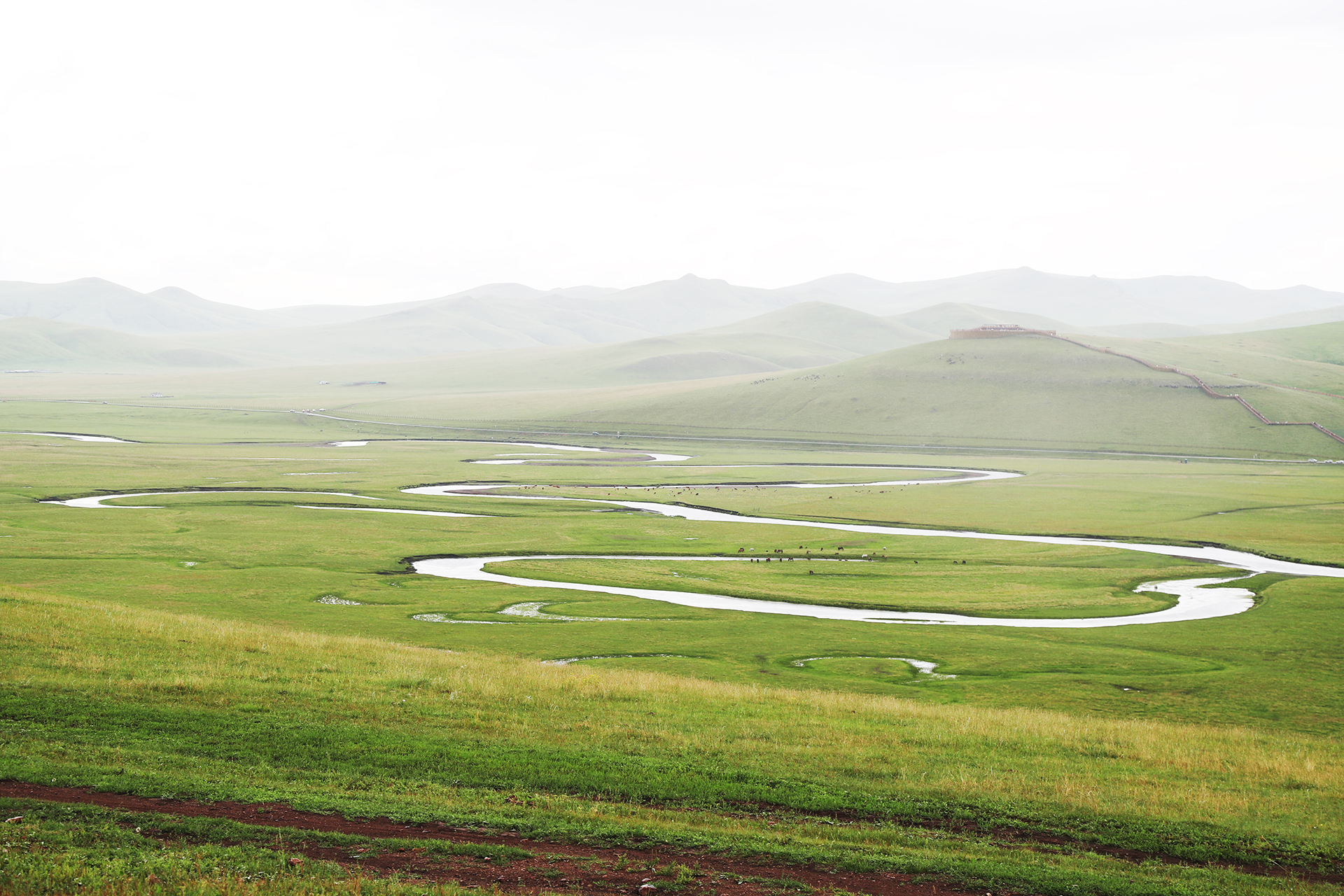 A view of the Morgele River on the Hulunbuir Grasslands in Inner Mongolia. /CGTN