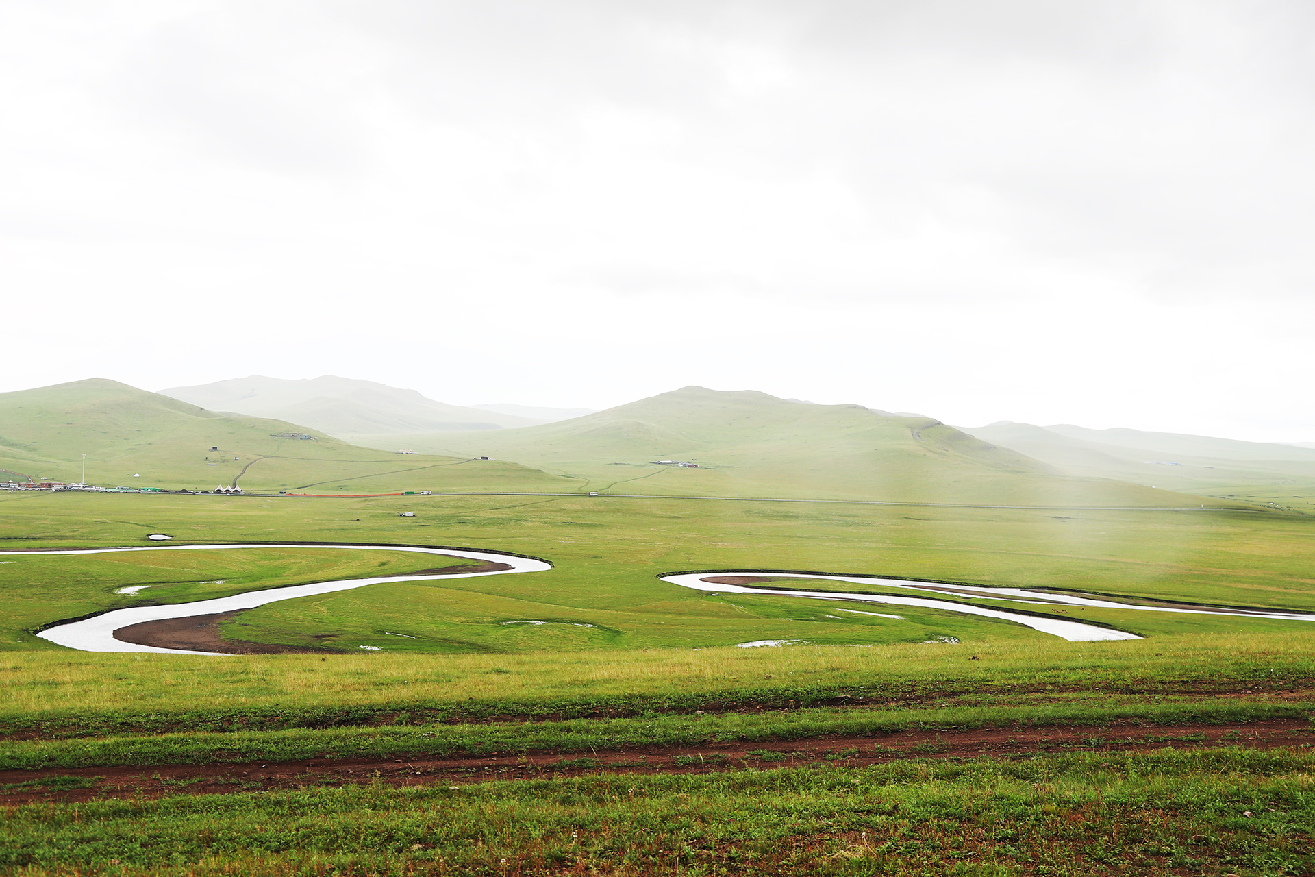 A view of the Morgele River on the Hulunbuir Grasslands in Inner Mongolia. /CGTN