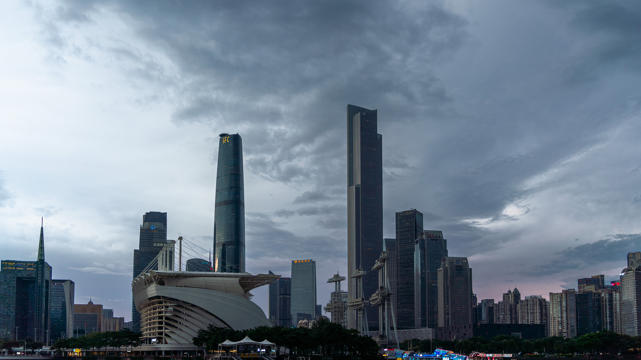 Thick rain clouds blanketed the skies over urban Guangzhou in south China's Guangdong Province, July 25, 2026. /VCG