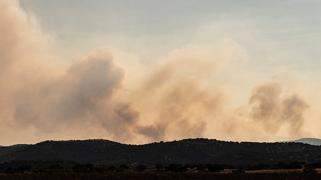  Large columns of smoke rise from wildfires burning near Madrid, July 26, 2026. /VCG