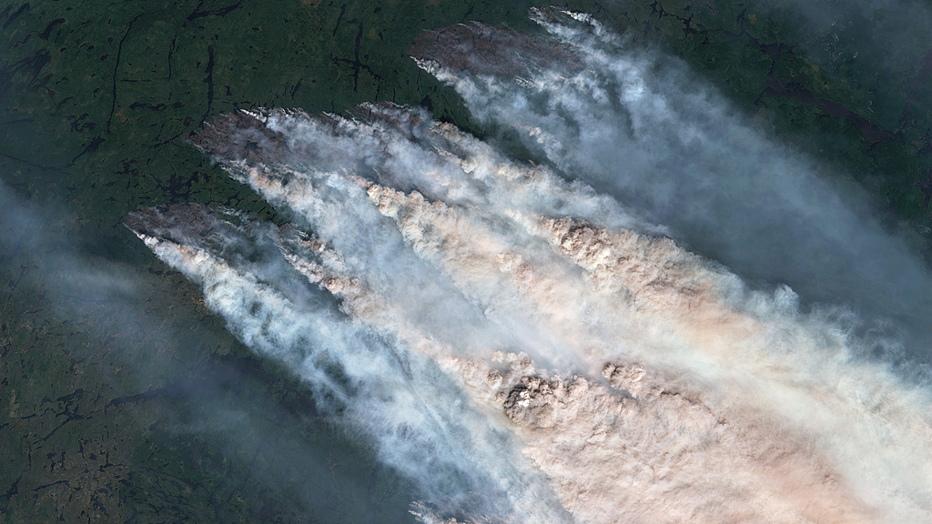 Satellite view of Northwestern Ontario's wildfires, including the Dryden and Thunder Bay fires, Canada, July 14, 2026. /VCG