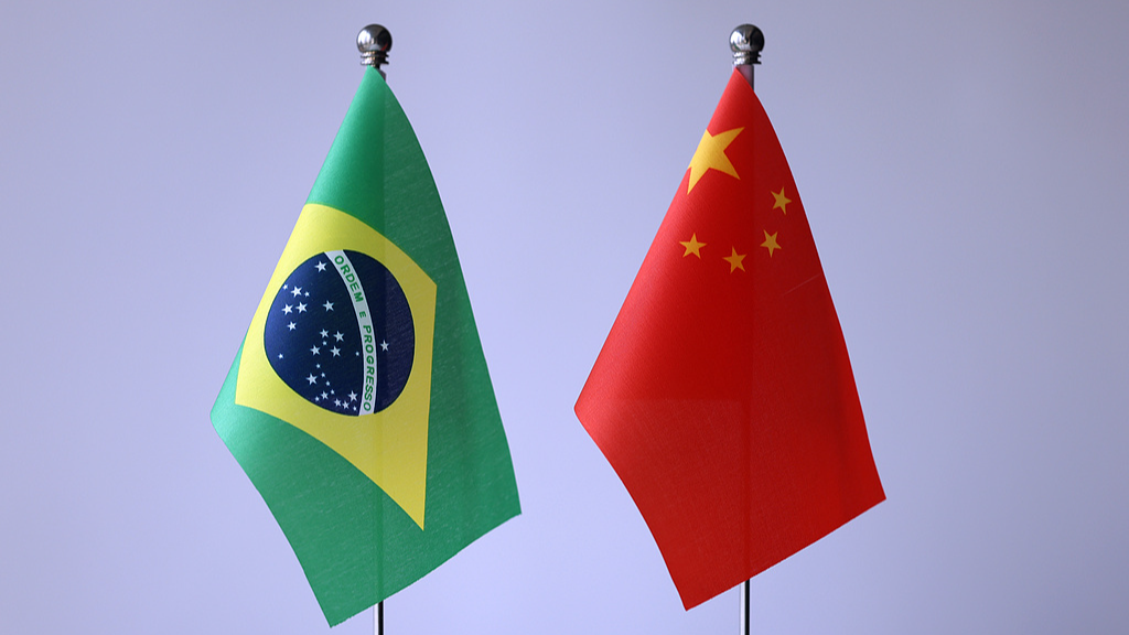 National flags of Brazil and China (R). /VCG