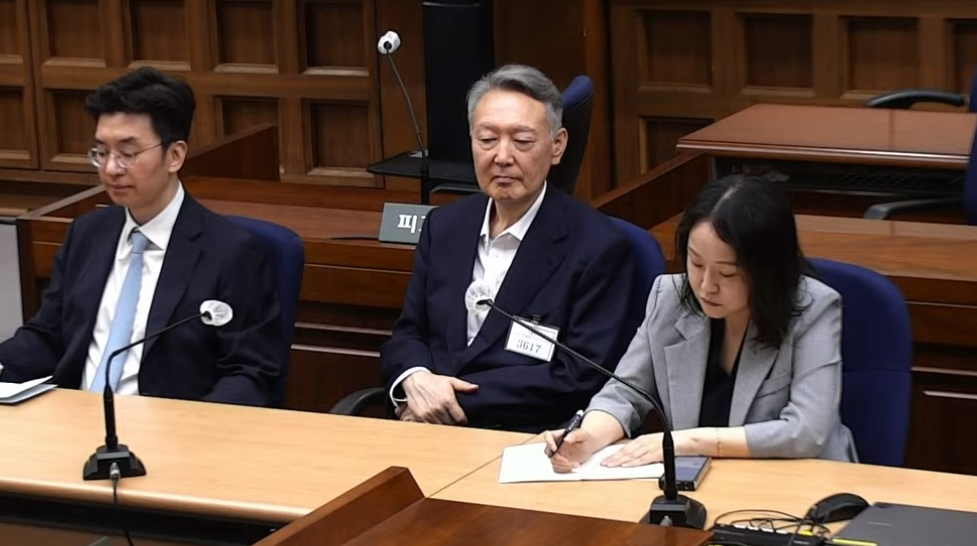 Former ROK President Yoon Suk-yeol, indicted on charges of receiving free opinion polls from political broker Myung Tae-kyun, attends the first trial sentencing at the Seoul Central District Court, in Seoul, ROK, July 13, 2026. /CMG