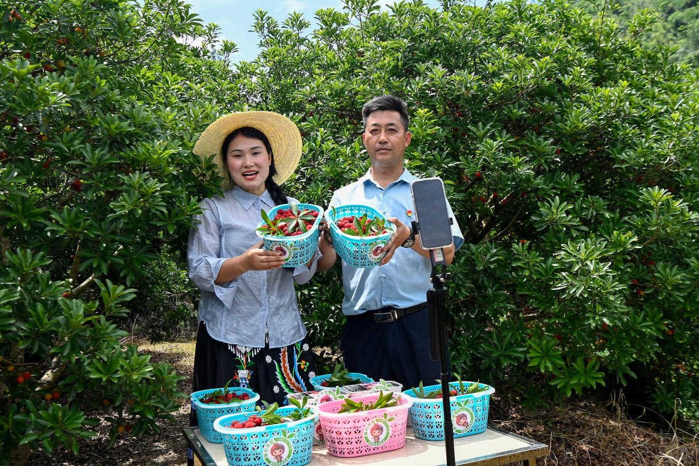 Villagers sell red bayberries via live streaming platforms, Chongqing, China, June 10, 2026. /VCG
