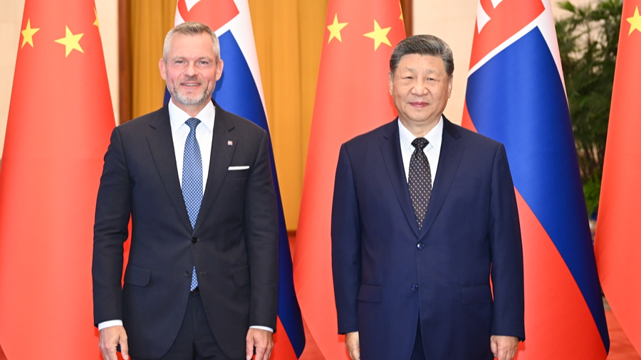 President Xi Jinping holds talks with Slovak president in Beijing
