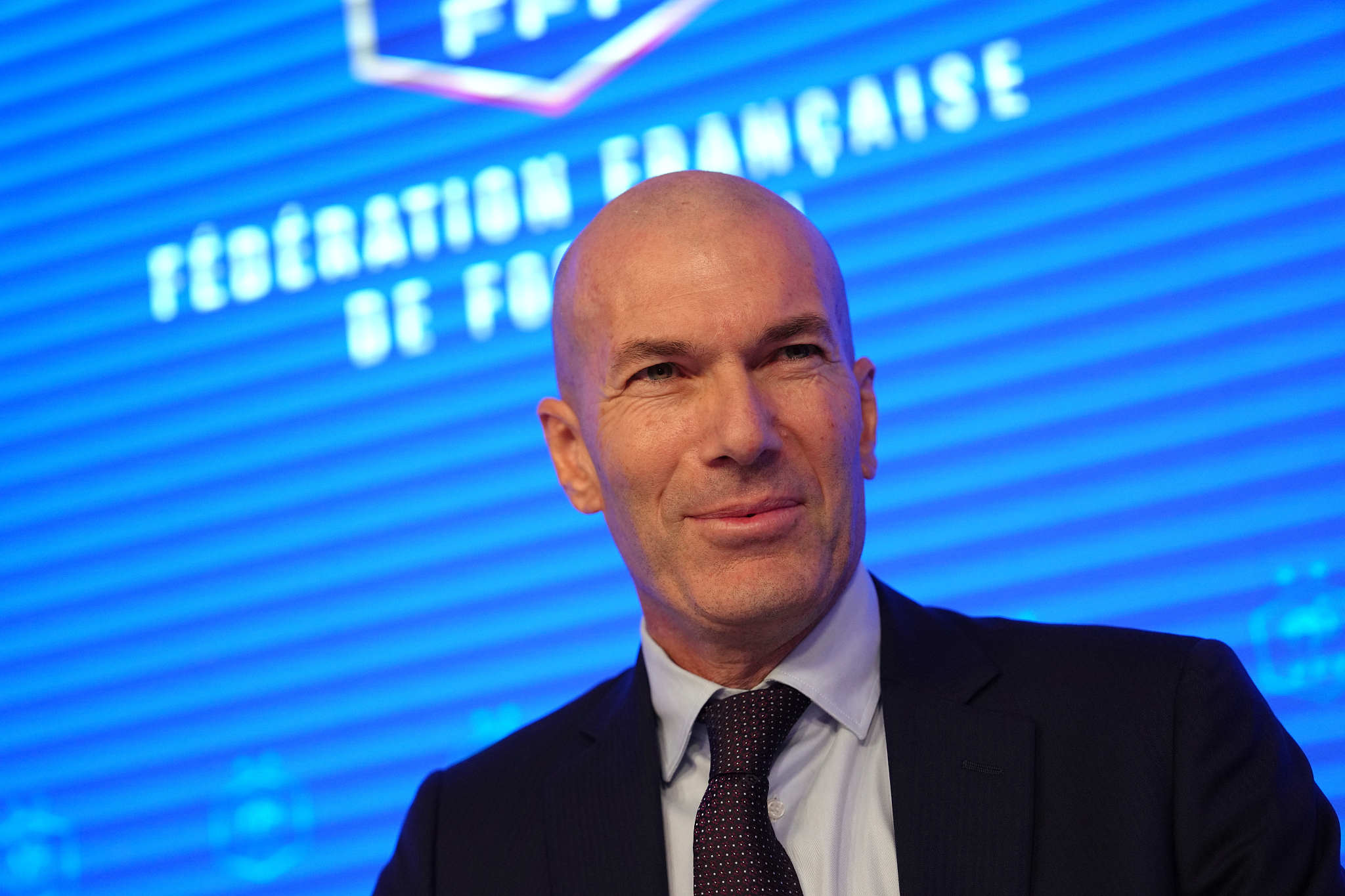 Zinedine Zidane smiles during a media conference at the headquarters of the French Football Federation in Paris, France, July 28, 2026. /VCG