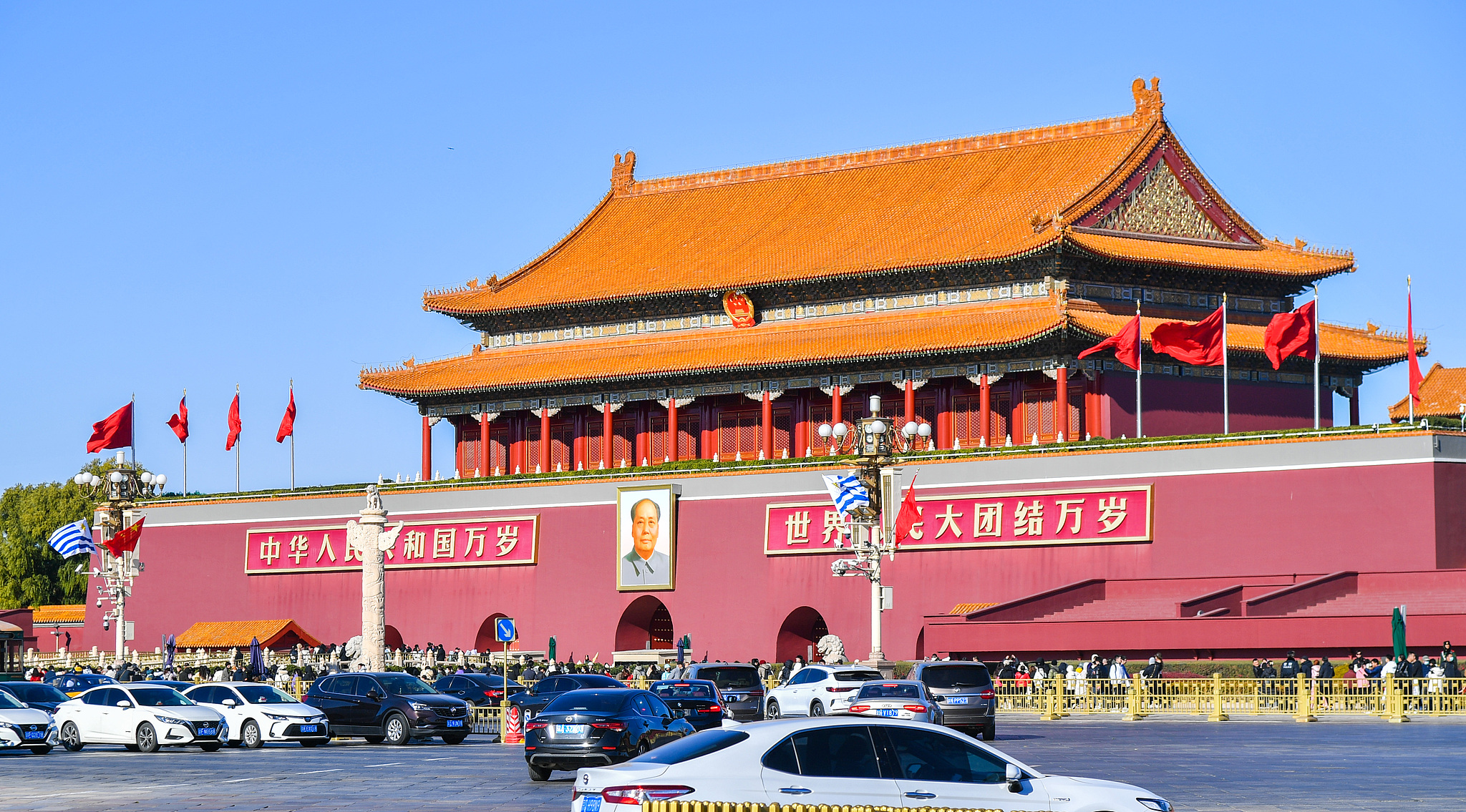 CPC leadership holds symposium to seek advice on economic work