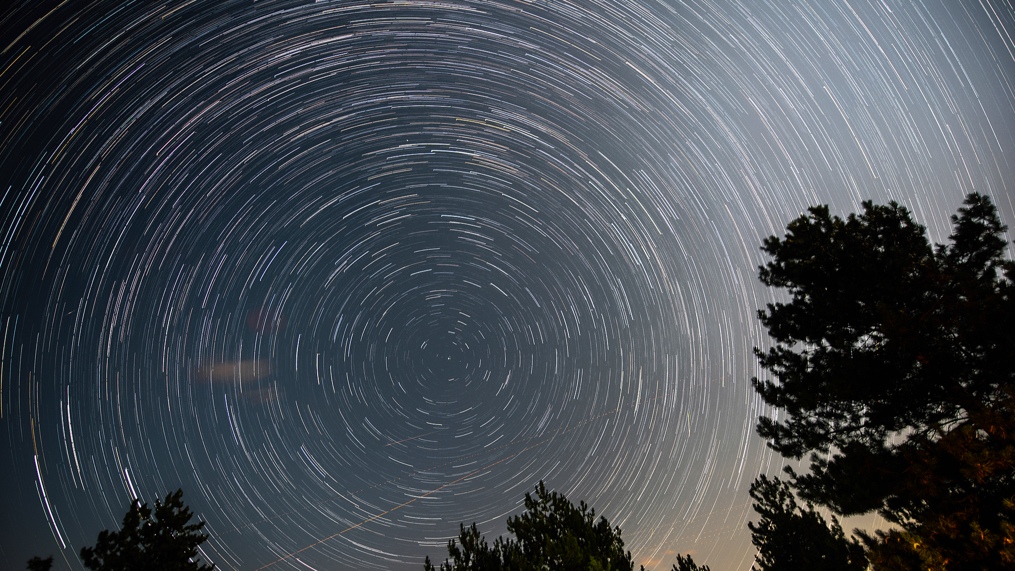 Three hundred stacked digital images of long exposures show the stars and Perseid meteors crossing the sky over the lake of Kozjak, some 45km from the capital Skopje, North Macedonia, August 13, 2025. /VCG