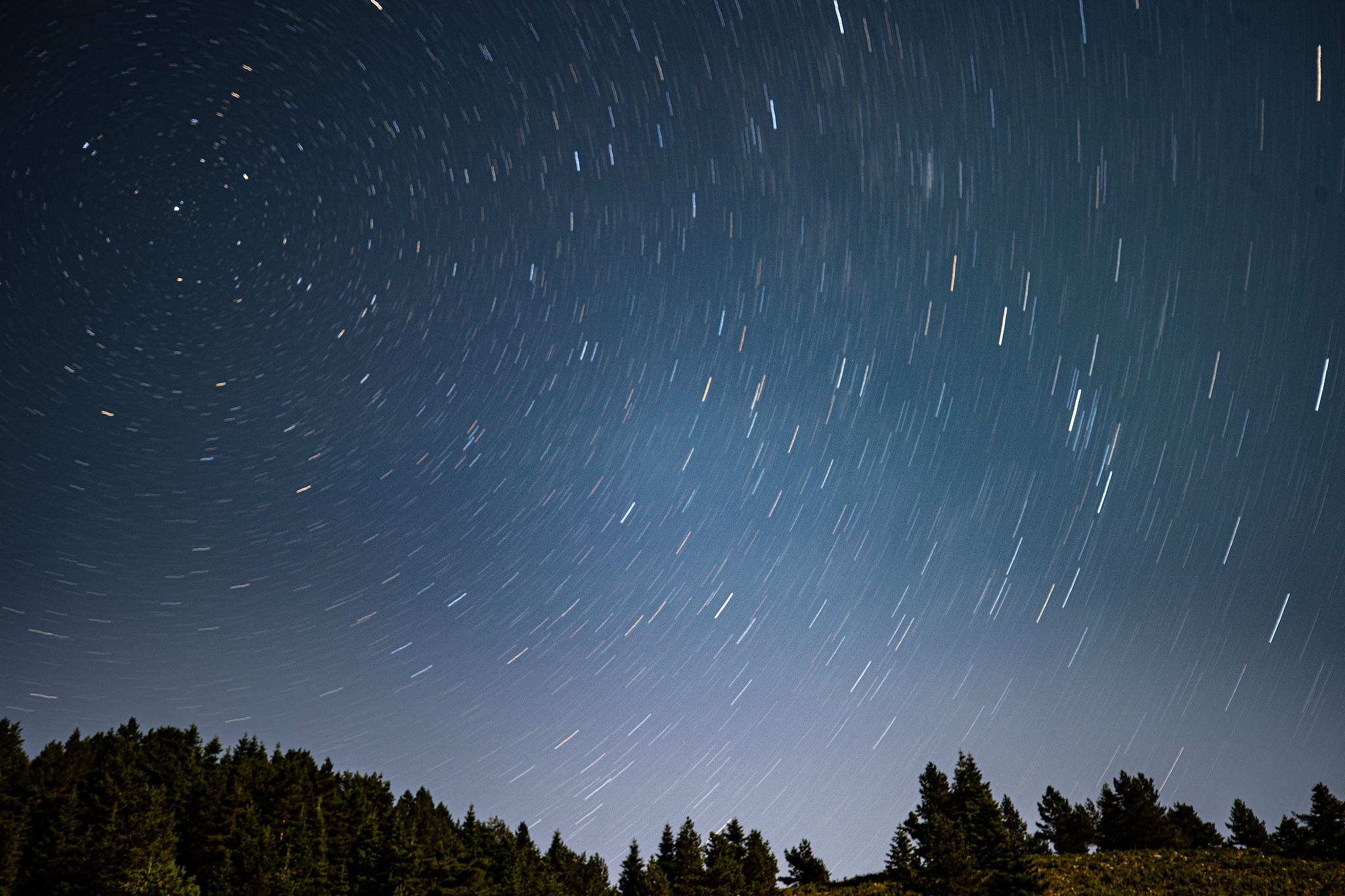 A view of the sky shows the Perseid meteor shower captured with long-exposure photography in Sakarya, Türkiye on August 12, 2025.  /VCG