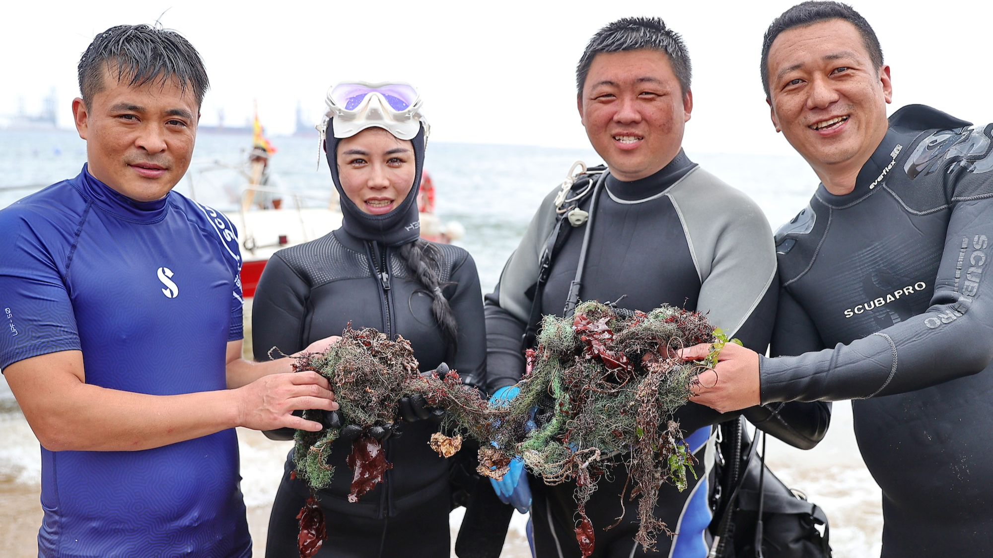 Volunteer divers help keep the sea blue on China's northern coast