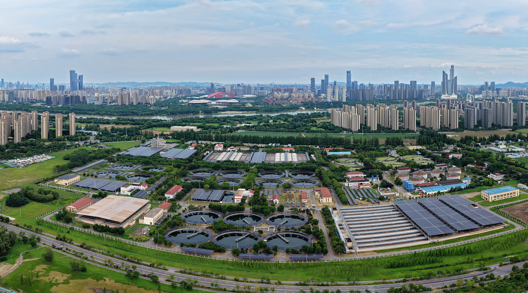 Distributed photovoltaic project at a sewage treatment plant in Nanjing, Jiangsu Province, China, July 16, 2026. /VCG