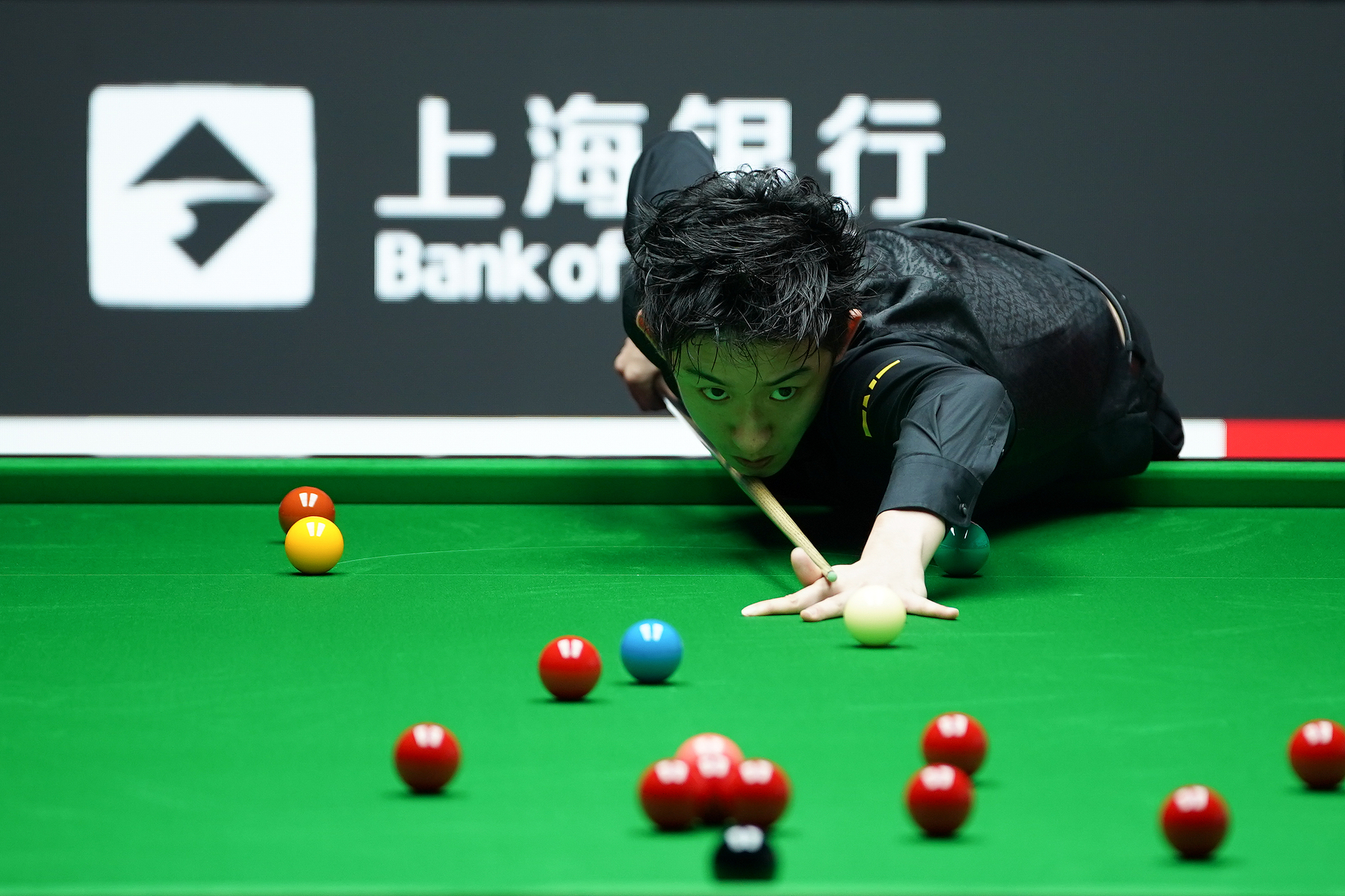 China's Wu Yize hits a shot in the second-round match against his compatriot Si Jiahui at the WST Shanghai Masters in east China's Shanghai, July 29, 2026. /VCG