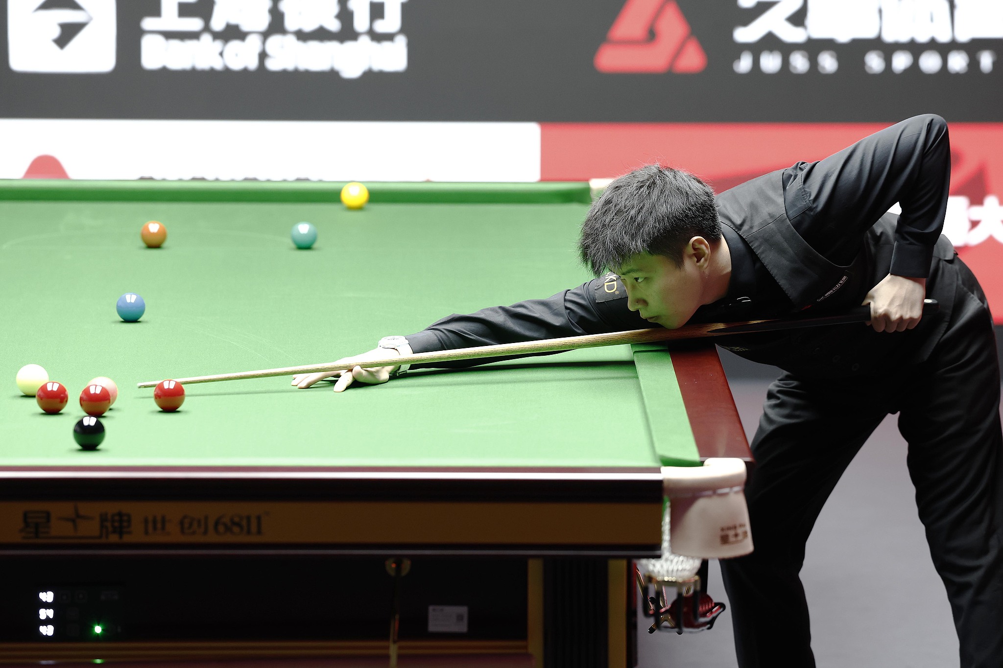 China's Zhao Xintong hits a shot in the second-round match against compatriot Ding Junhui at the WST Shanghai Masters in east China's Shanghai, July 29, 2026. /VCG