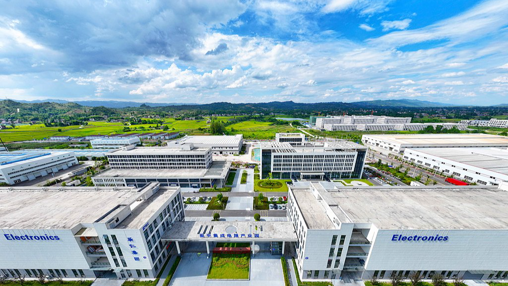 A general view of an integrated circuit industrial park, Liangping District, southwest China's Chongqing Municipality, July 29, 2026. /VCG
