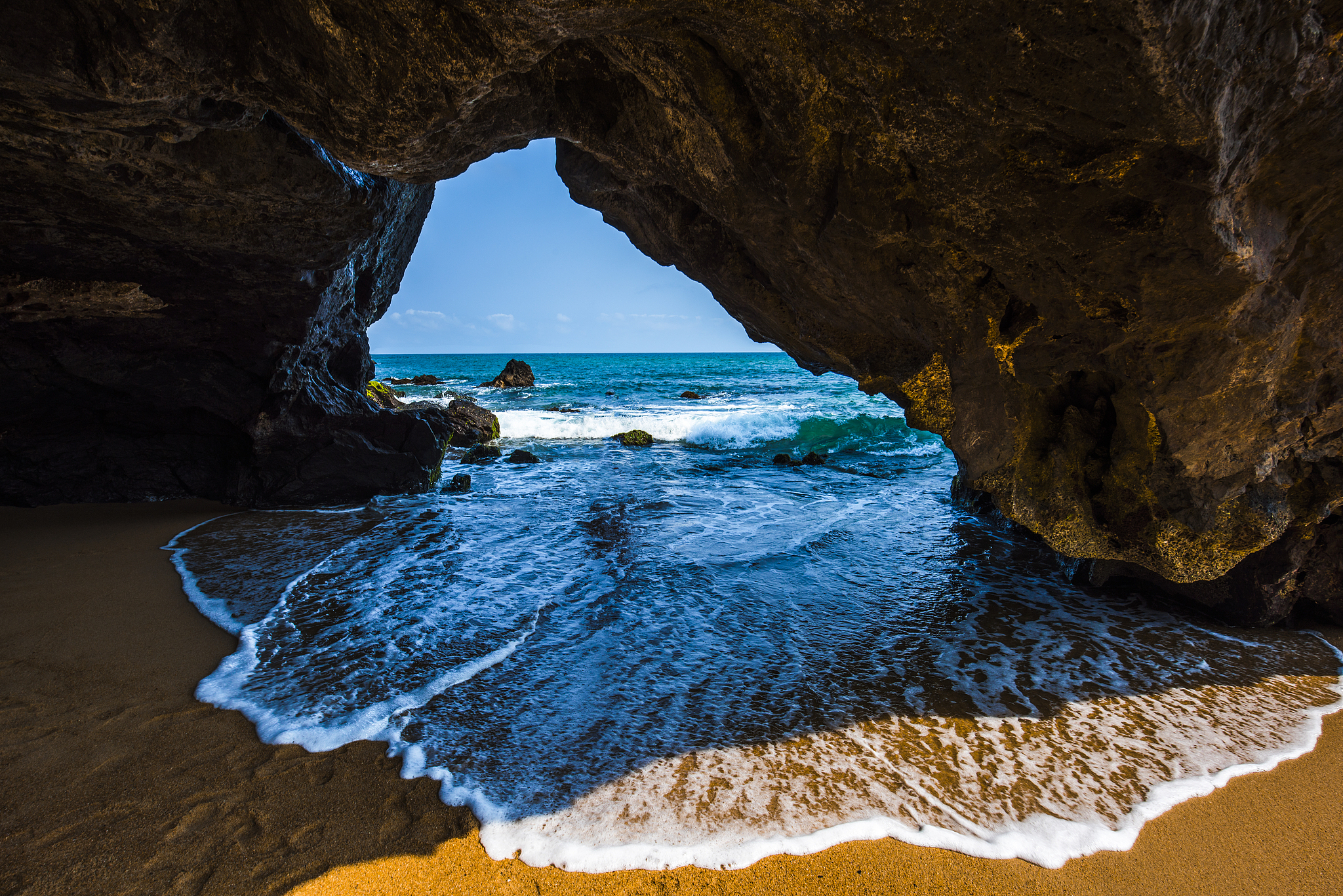 Sanya — Evergreen Tropical Coastal Archipelago on the South China Sea