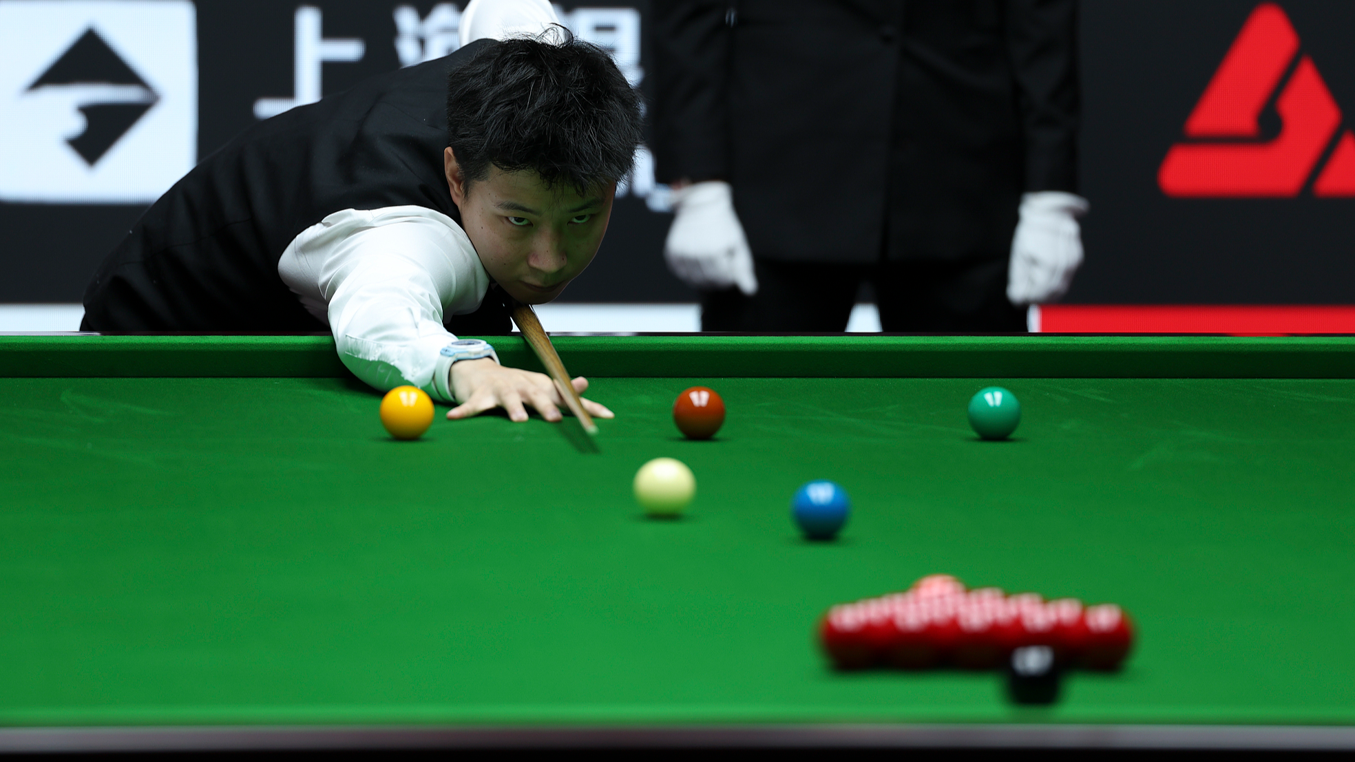 Zhao reaches Shanghai Masters semifinals with huge win over Robertson