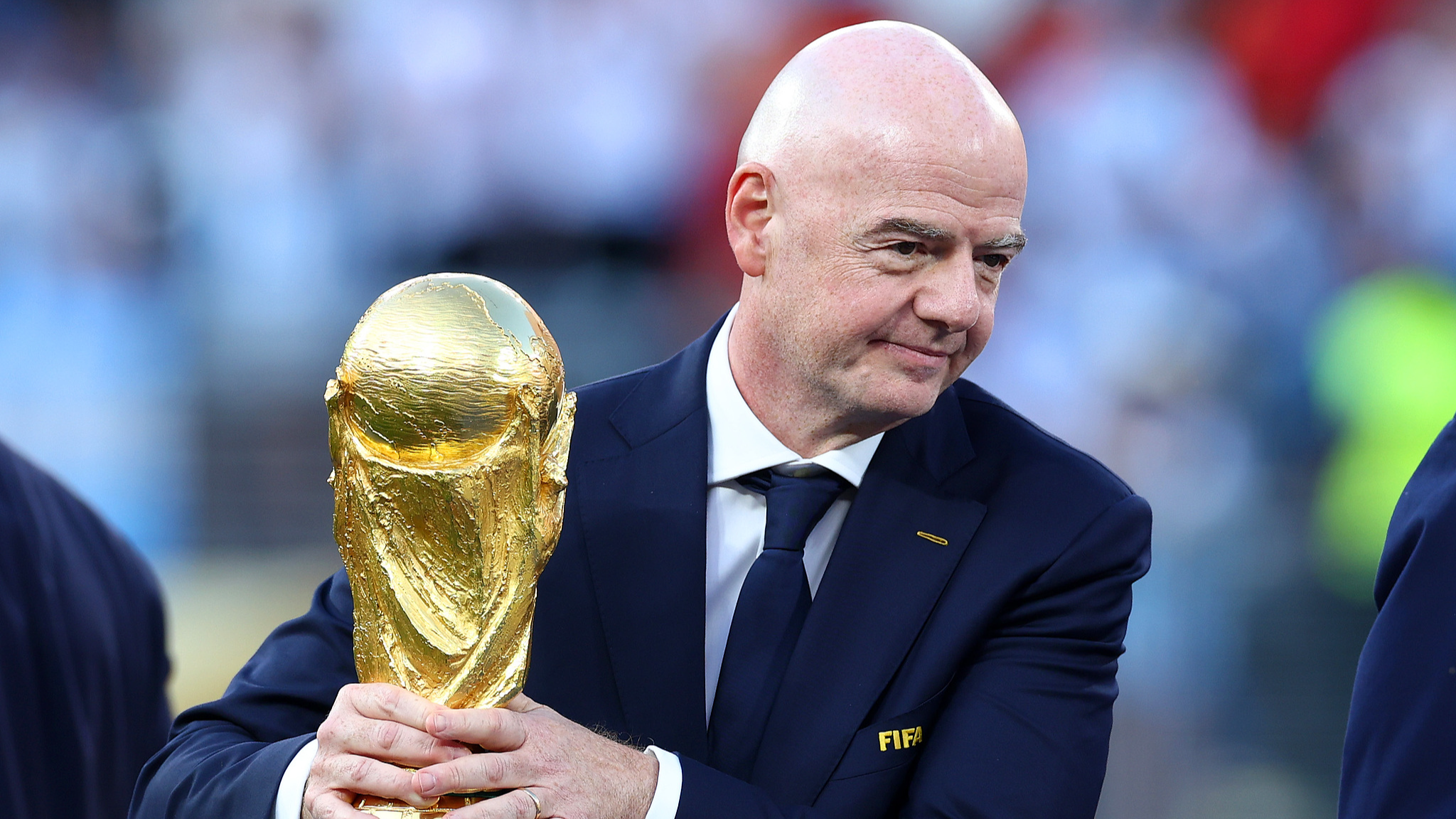 FIFA President Gianni Infantino holds the championship trophy after Spain's victory against Argentina in the 2026 FIFA World Cup final in East Rutherford, New Jersey, USA, July 19, 2026. /VCG