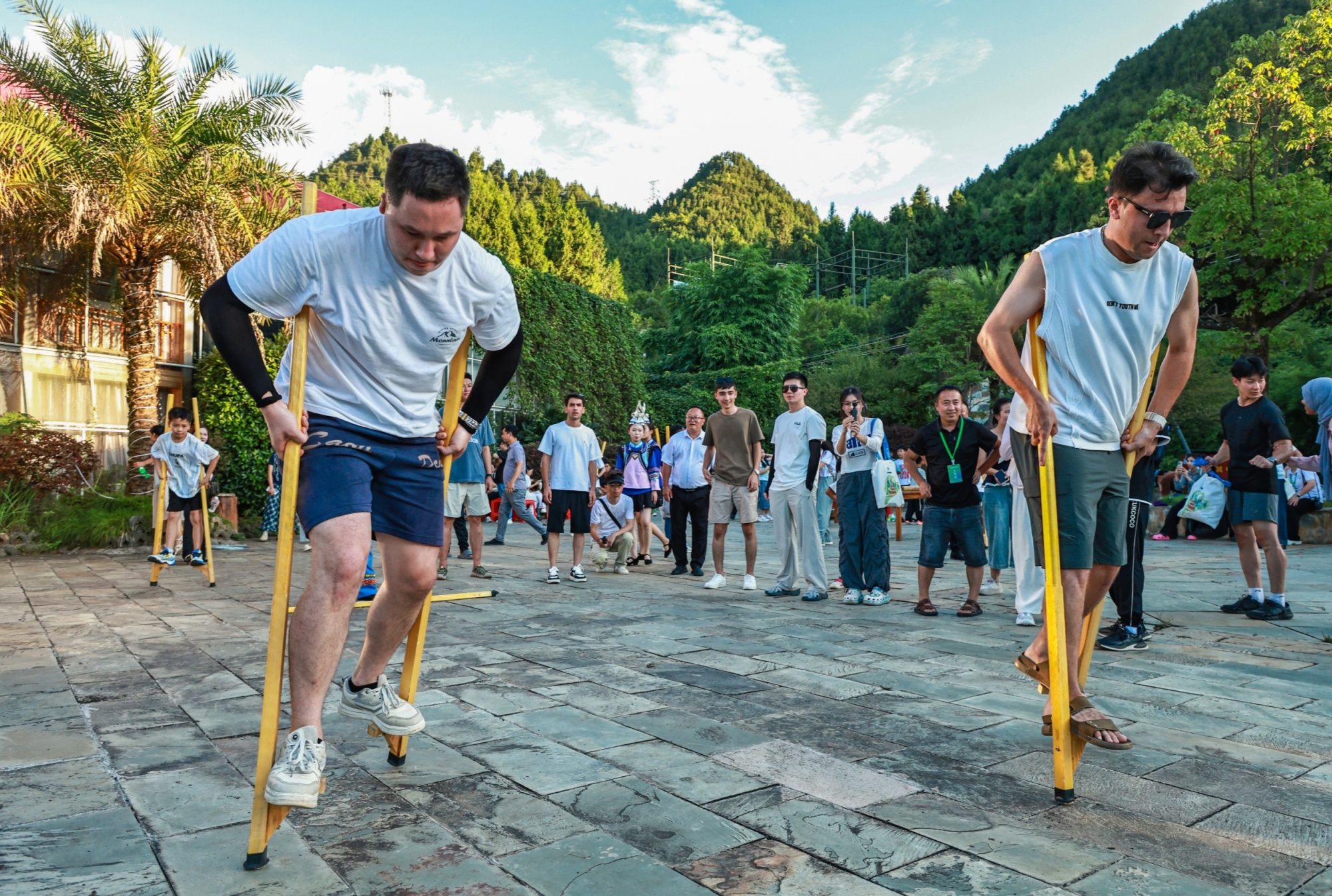 Tourists from home and abroad immerse themselves in rich ethnic experiences in Yinjiang Tujia and Miao Autonomous County in southwest China's Guizhou Province on July 21, 2026. /Tongren Media Convergence Center