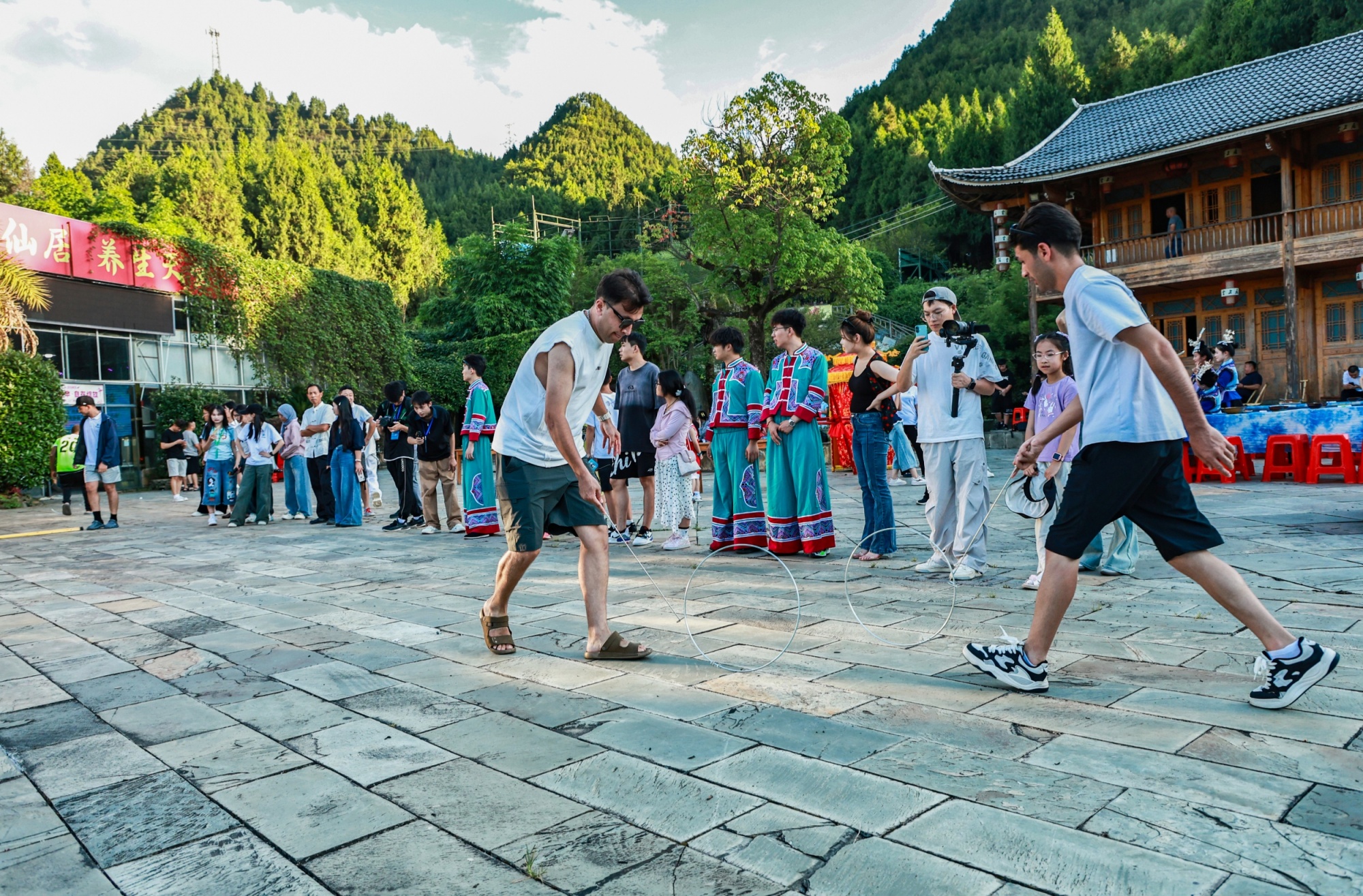 Tourists from home and abroad immerse themselves in rich ethnic experiences in Yinjiang Tujia and Miao Autonomous County in southwest China's Guizhou Province on July 21, 2026. /Tongren Media Convergence Center