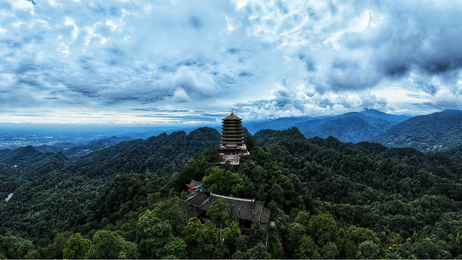 Watch: Discovering Sichuan's cool summer escapes where scenic landscapes meet intangible cultural heritage