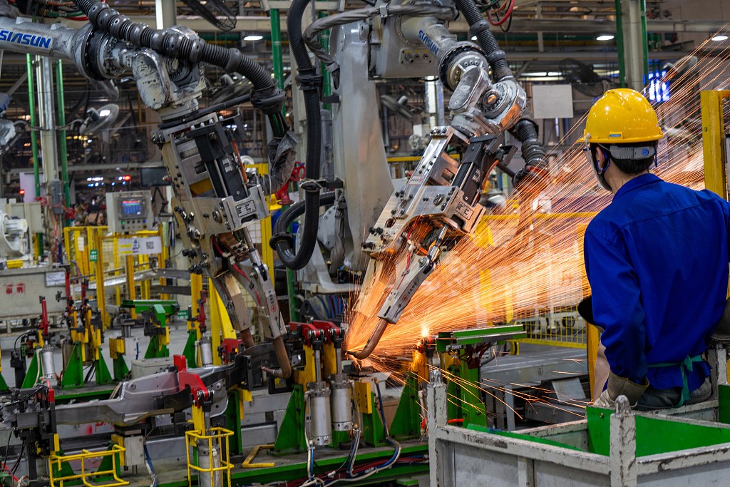 Industrial robots operate robotic arms to manufacture automotive components at a workshop in the city of Liuzhou in Guangxi Province, southwest China, July 25, 2026. /CFP