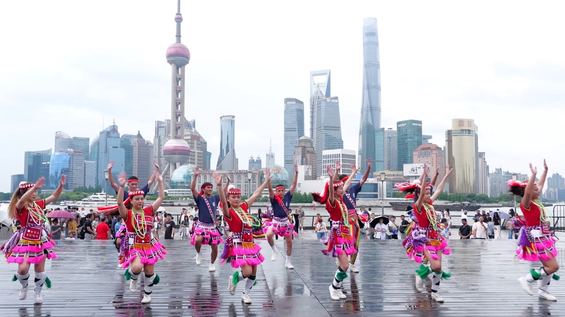 Ethnic minority youth from China's Taiwan region dazzle Shanghai