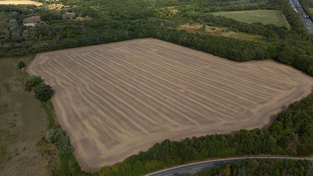 An aerial view of a dry agricultural field in St Helens, England, August 3, 2026. /VCG