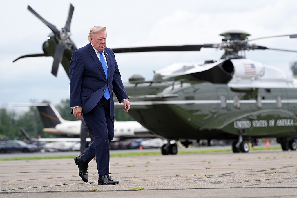 US President Donald Trump walks from Marine One to board Air Force One at Morristown Municipal Airport in Morristown, New Jersey, US, August 2, 2026. /VCG