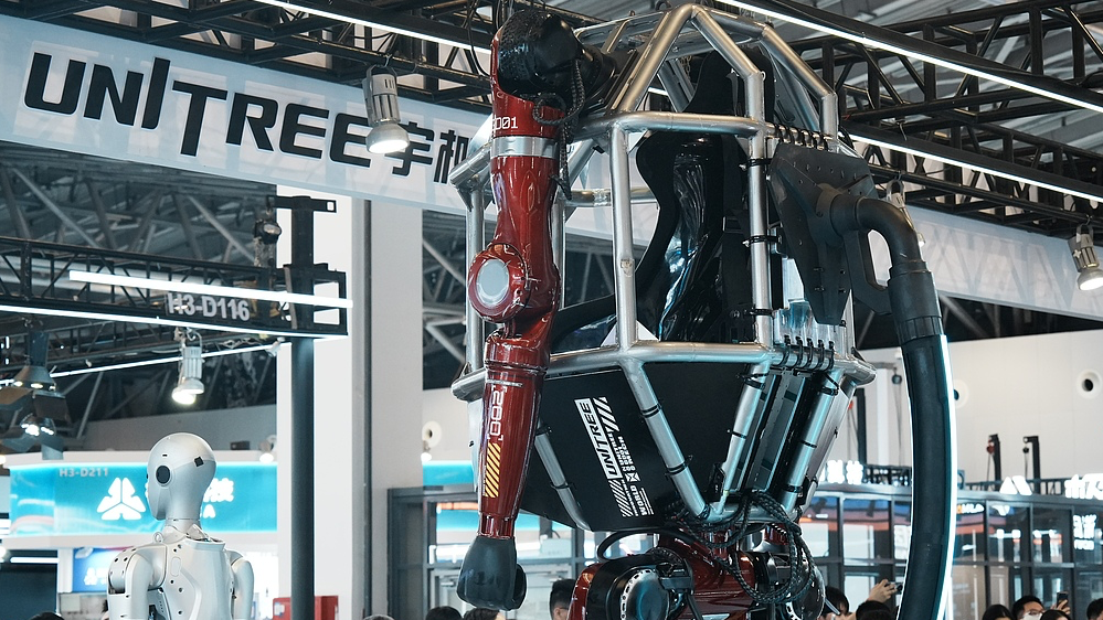 Audience members watch Unitree Robotics' GD01 humanoid transformable mech at the World Artificial Intelligence Conference, Shanghai, China, July 17, 2026,  /VCG