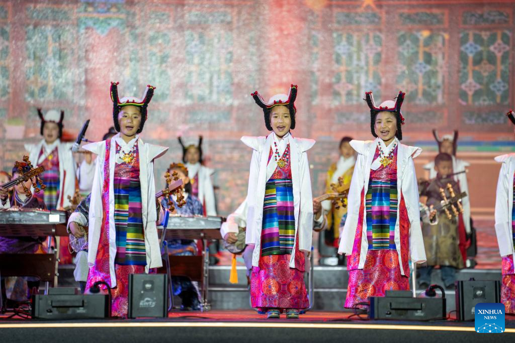 Students of Nyima Tsamjo, an intangible cultural heritage inheritor in Xizang, participate in a children's art gala in Lhasa, Xizang Autonomous Region, southwest China, May 30, 2026. /Xinhua