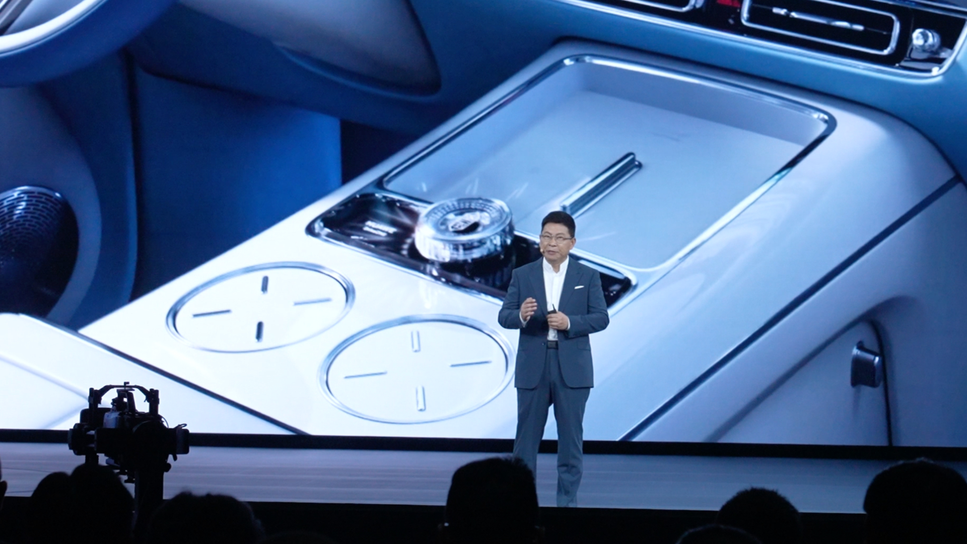 Yu Chengdong, Huawei's executive director and chairman of the consumer business group, speaks at the launch event of V800, August 5, 2026. /CGTN 