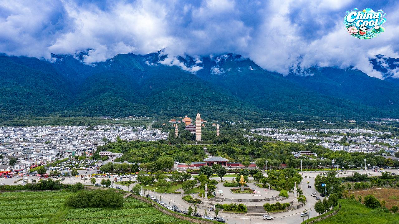 Live: Stunning view of Cangshan Mountain from Dali Old Town