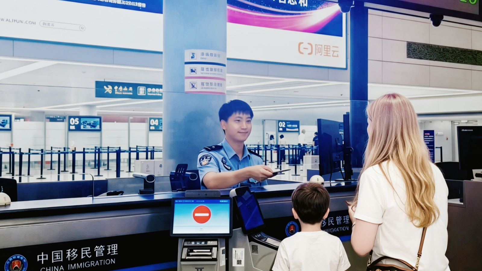 In July, 314,000 passengers went through entry‑exit procedures at Shanghai Hongqiao International Airport, August 5, 2026./Shanghai Hongqiao Immigration Inspection Station