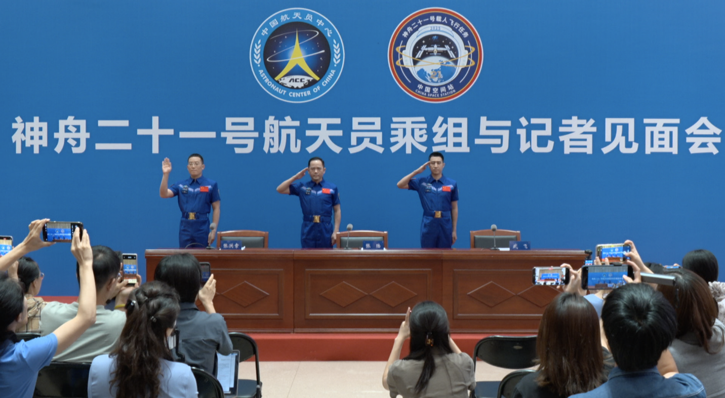 Shenzhou-21 crew meets the press after Earth return