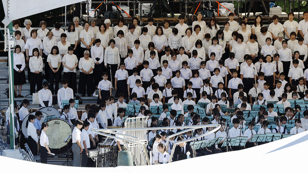 People observe a moment of silence at the Peace Memorial Park in Hiroshima at 8:15 a.m., Japan, August 6, 2026. /VCG