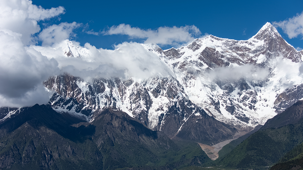 Live: Have a glimpse of Mount Namcha Barwa and enjoy the clouds, valleys and sunlight