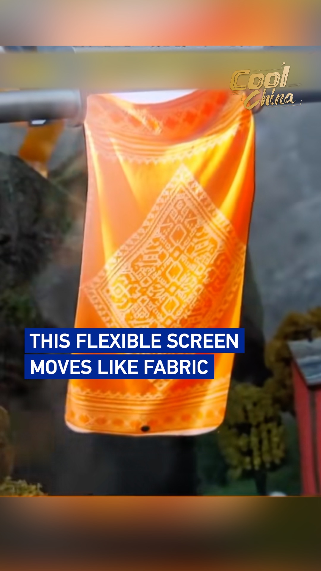 This flexible screen moves like fabric