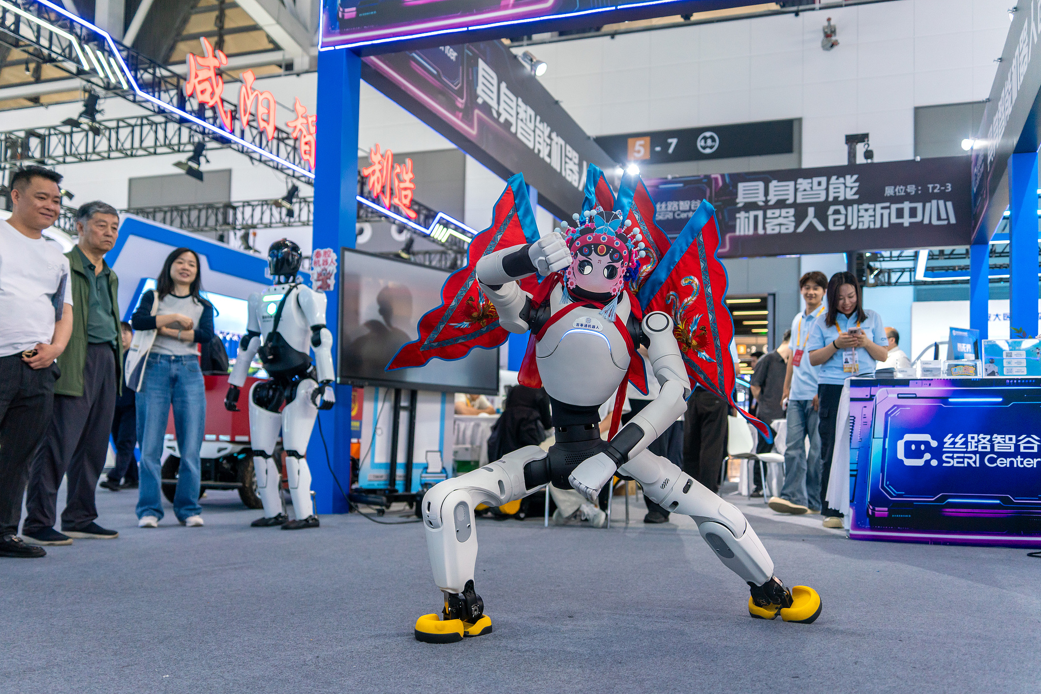 Chinese-made humanoid robots perform traditional opera at the 10th Silk Road International Exposition, Xi'an, Shaanxi Province, China, May 22, 2026. /VCG