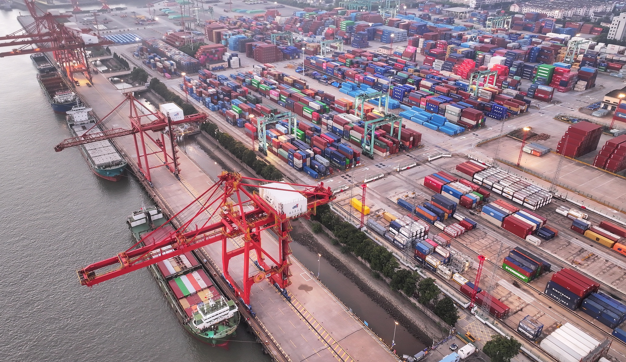 Cargo ships seen loading and unloading containers at the Yongjia Container Terminal in Zhangjiagang, Jiangsu Province, China, August 7, 2026. /VCG
