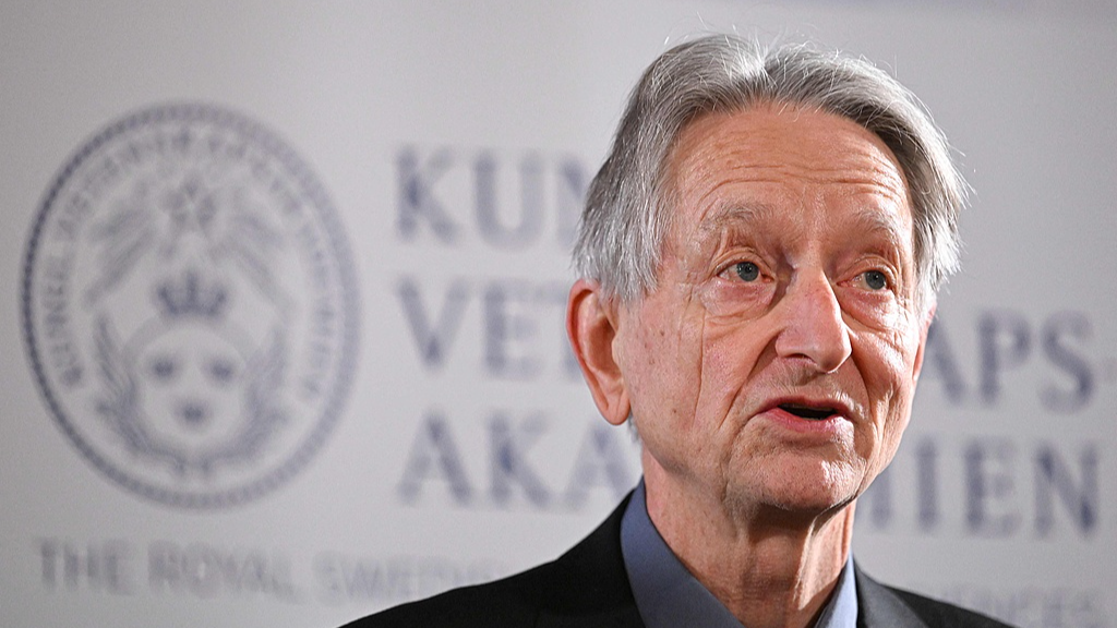 Co-laureate of the 2024 Nobel Prize in Physics Canadian-British computer scientist and cognitive psychologist Geoffrey Hinton speaks during a press conference at the Royal Swedish Academy of Sciences in Stockholm, Sweden, December 7, 2024. /VCG