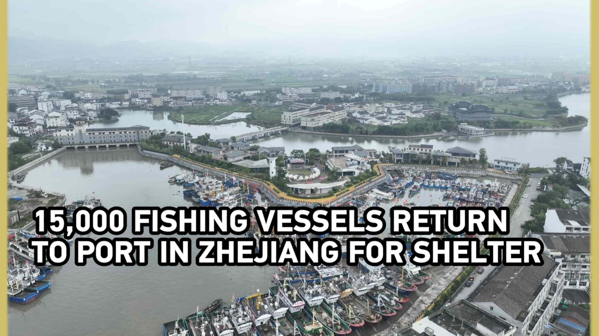 15,000 fishing vessels return to port in Zhejiang for shelter