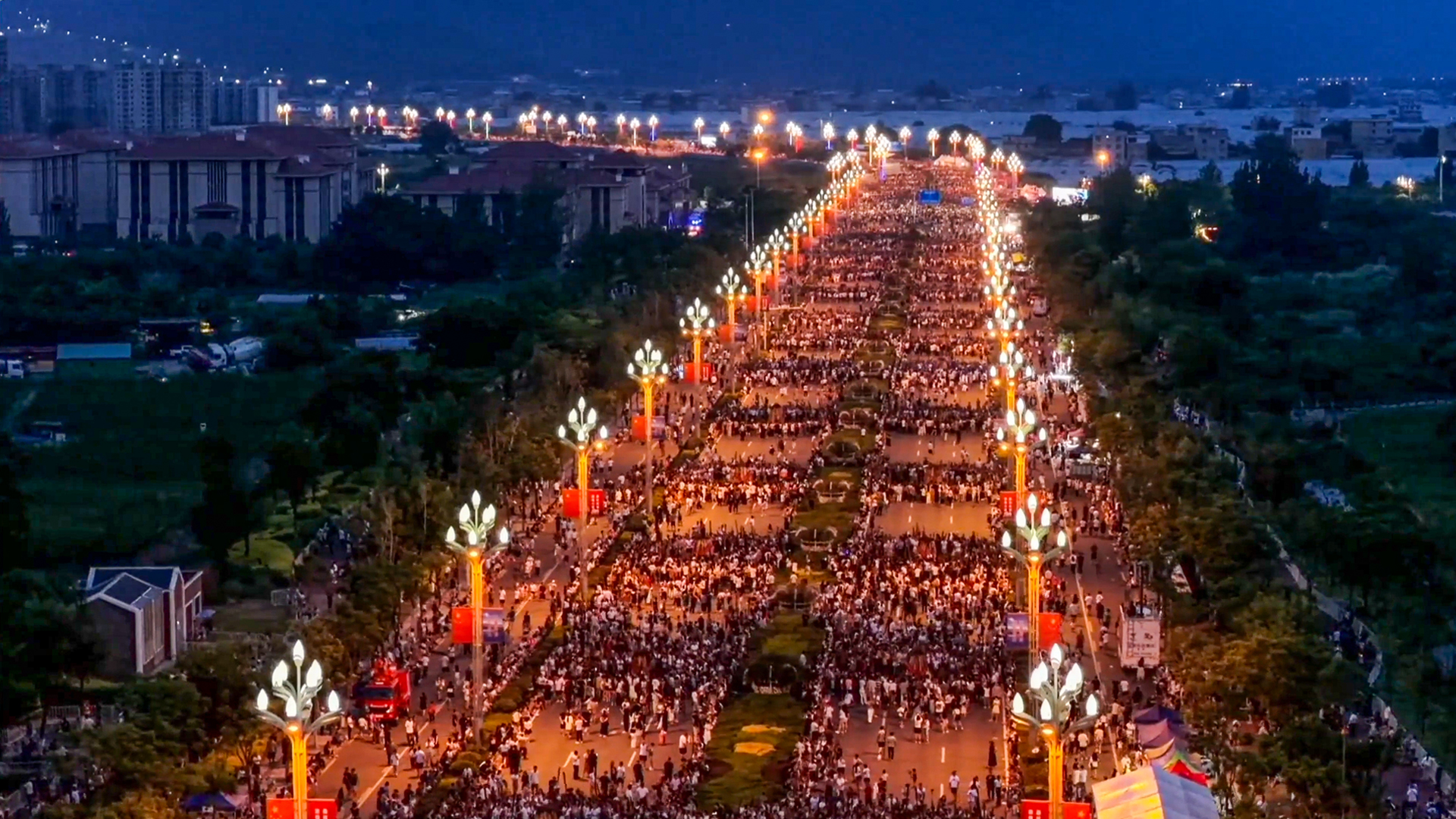 Live: The Highly Anticipated Torch Night - Around 100,000 Gather in Liangshan for the Torch Carnival
