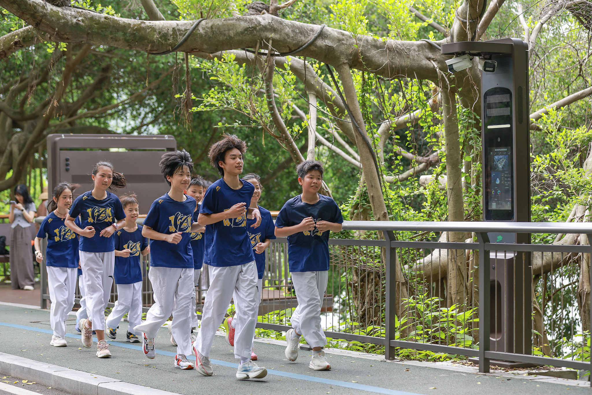 An AI-enabled recognition system automatically tracks the routes of runners and records their exercise data, Fuqing, Fujian Province, east China, August 6, 2026. /VCG