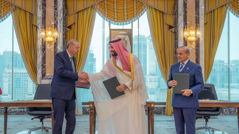 Saudi Crown Prince and Prime Minister Mohammed bin Salman bin Abdulaziz Al Saud (C), Turkish President Recep Tayyip Erdogan (L) and Pakistani Prime Minister Muhammad Shehbaz Sharif at the signing of the Makkah Joint Defense Agreement in Makkah, Saudi Arabia, August 7, 2026. /Xinhua