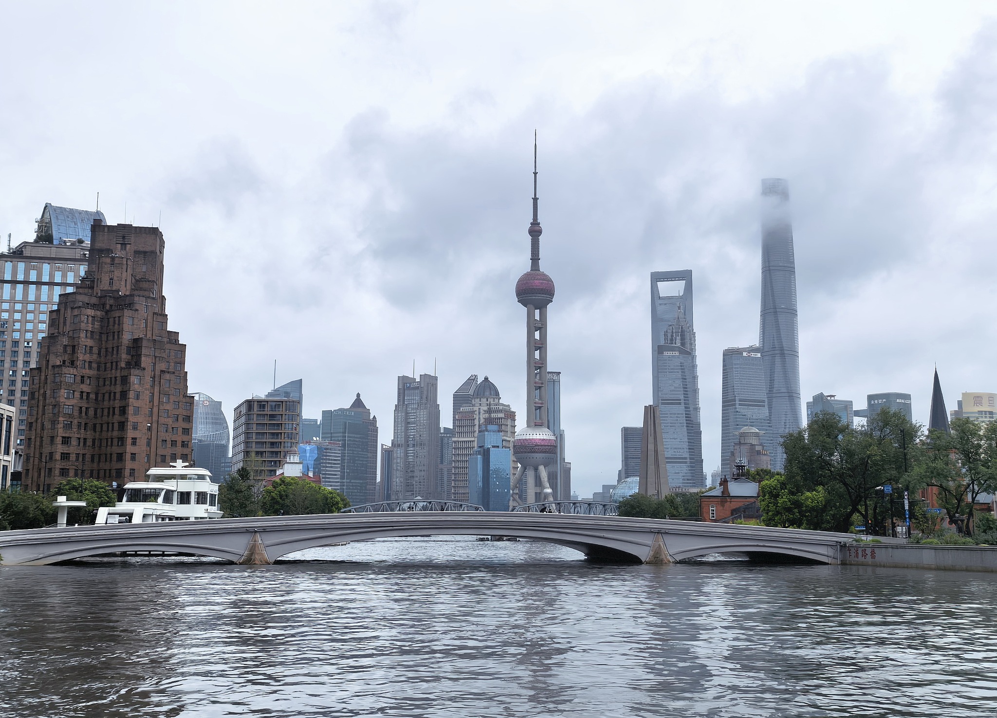 Continuous rain brought by Typhoon Dolphin has seen water levels rise in east China's Shanghai Municipality, August 9, 2026. /VCG