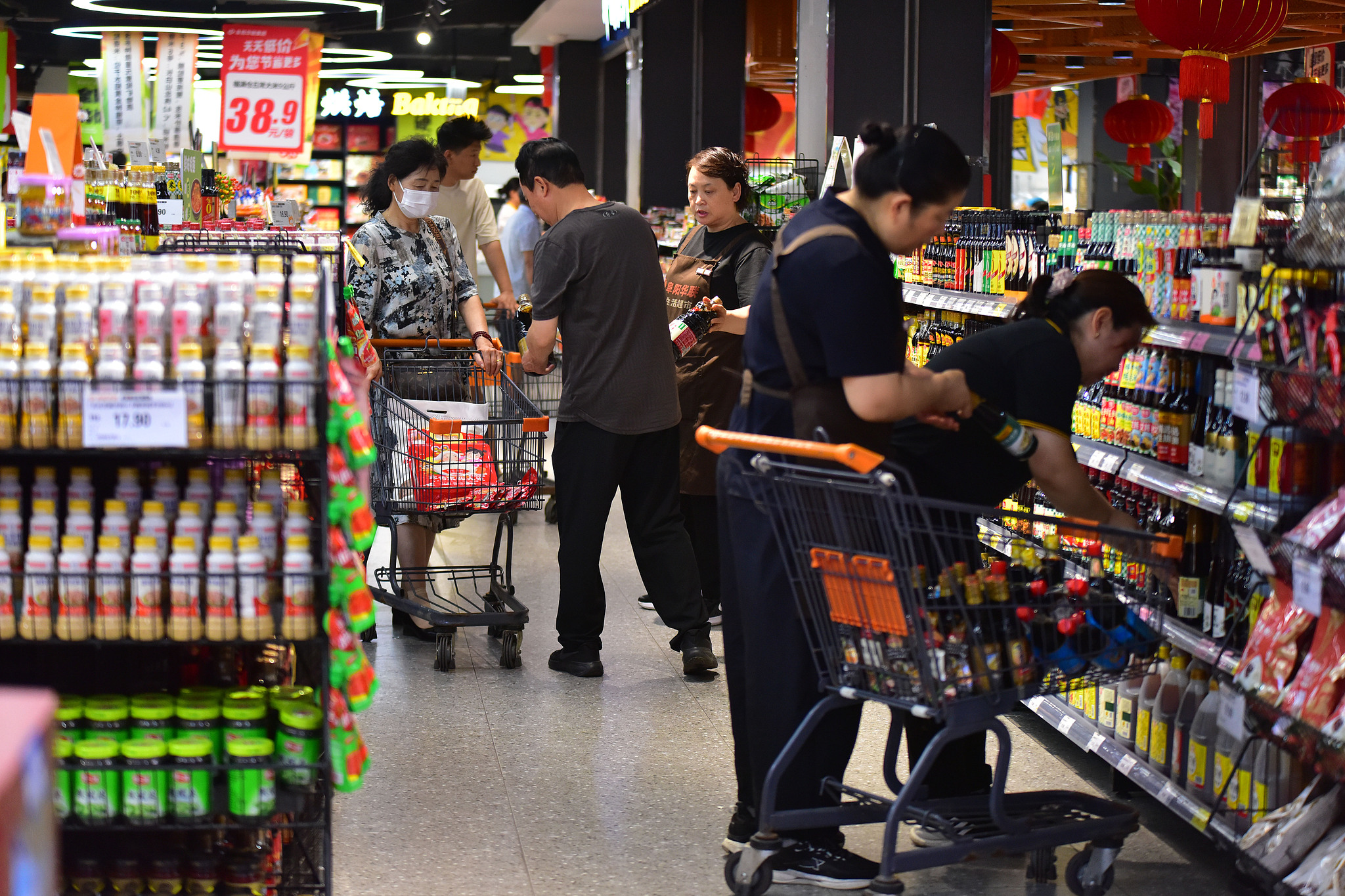 Consumers select products at a supermarket in Anhui Province, China, August 9, 2026. /VCG