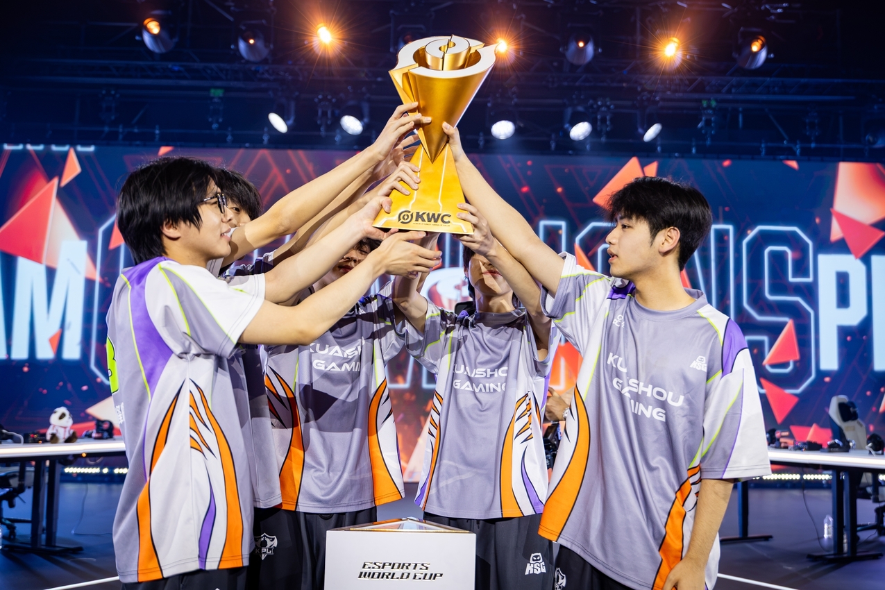 The Kuaishou Gaming team celebrates after winning the Honor of Kings World Cup at the Esports World Cup in Paris, France, August 8, 2026. /Honor of Kings